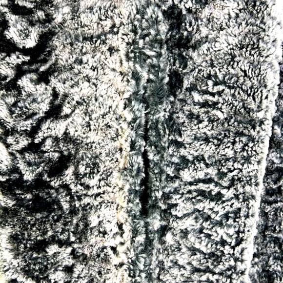 Chelsea & Violet - Black And White Teddy Soft Hook &  Eye Lined Coat Size Small - Picture 6 of 11